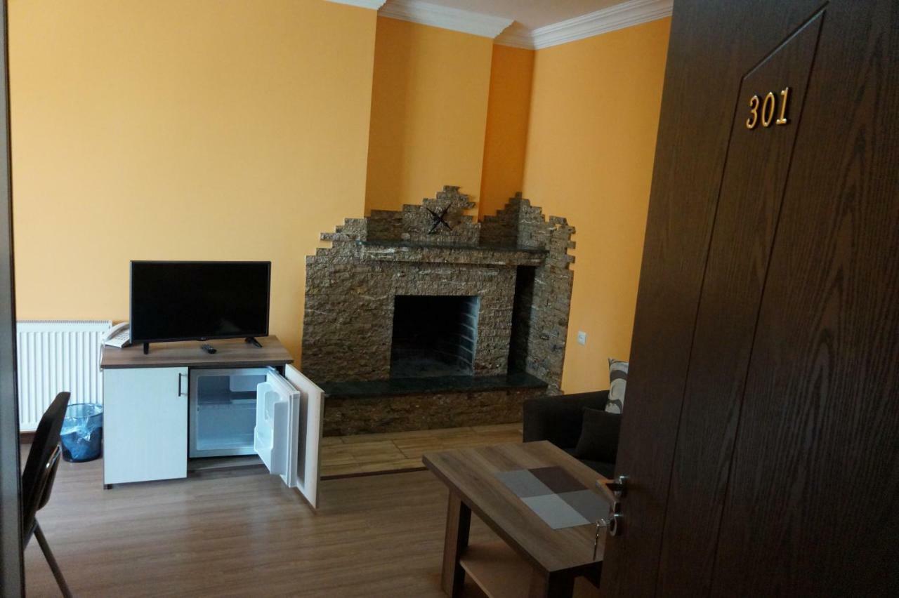 Villa Qero Batumi Exterior photo